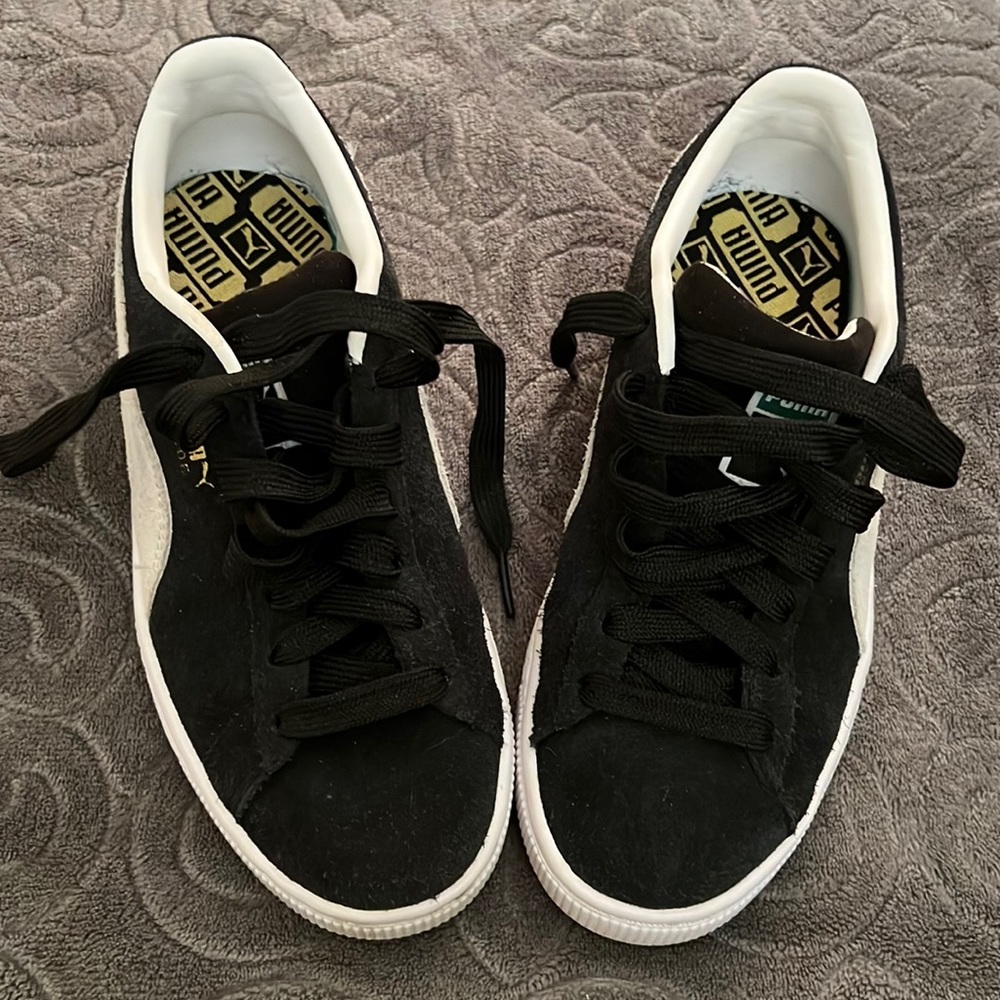 PUMA Suede Classic XXI Sneakers Black and White Size 4.5 Big Kids